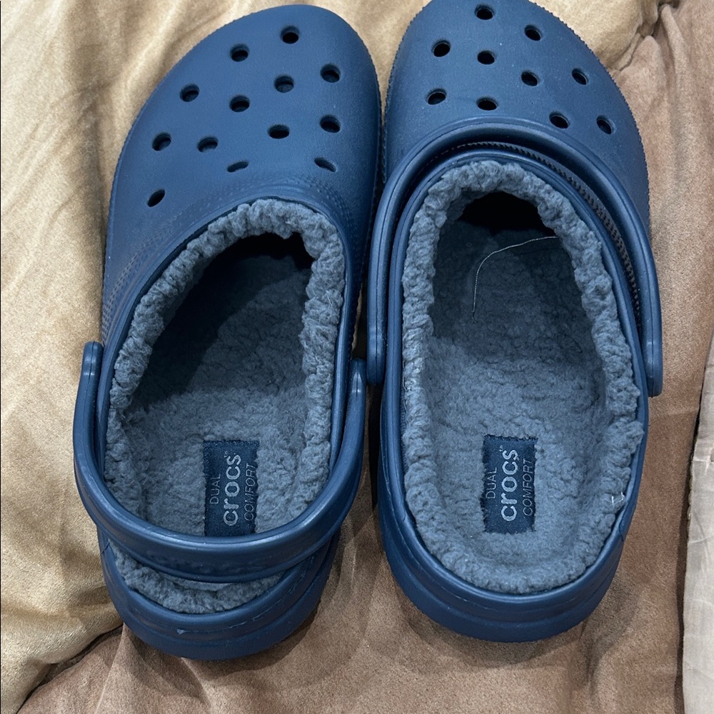 CROCS Kids Fuzzy-Lined Clogs in Navy and Gray